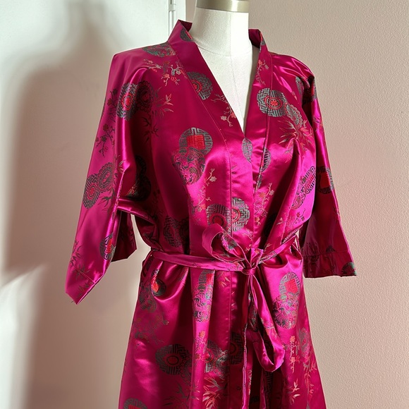 Kimono/ Geisha robe /Size S- M / FUCHSIA /Rayon Brocade - Picture 2 of 9